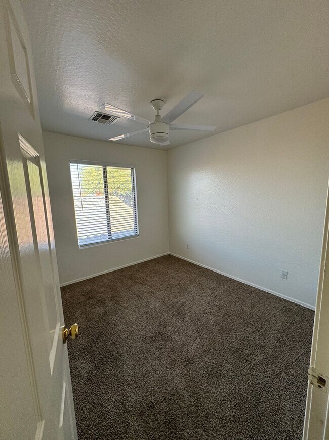 Building Photo - 6412 S 71st Dr