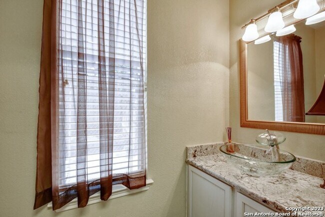 Building Photo - Braun and 1604 Area in Greenbriar gated community