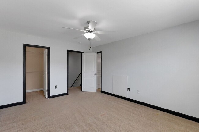 Building Photo - Spacious 3BR Townhome in Fayetteville