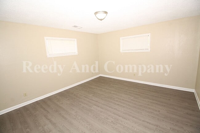 Building Photo - 324 McFarland Dr