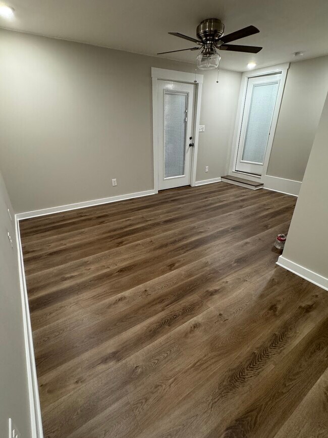 Building Photo - 116 Montrose Dr