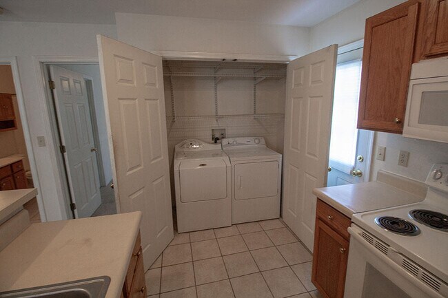Building Photo - 1415 N Frideriki Dr