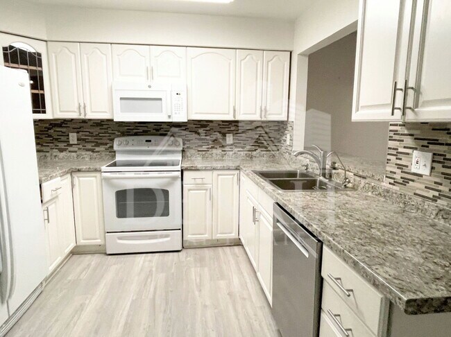 Building Photo - 3033 S Longmore