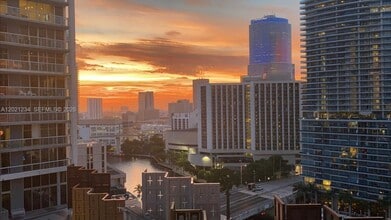 Building Photo - 465 Brickell Ave