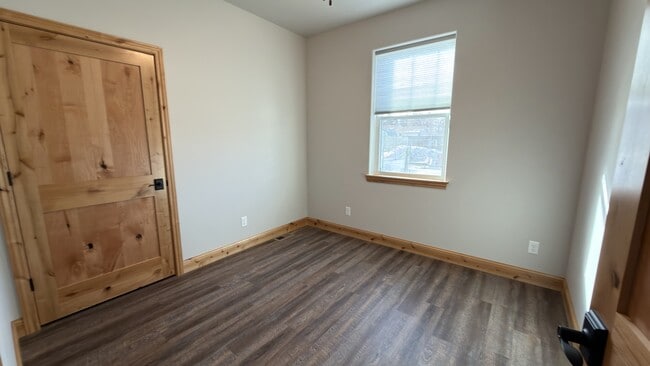 Building Photo - 527 A St