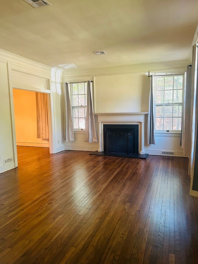 Building Photo - Cute Home in Old Cloverdale