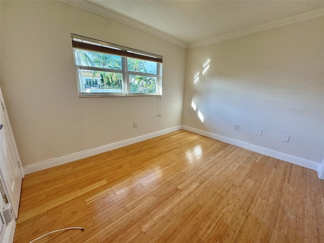 Building Photo - 660 NE 11th Ave