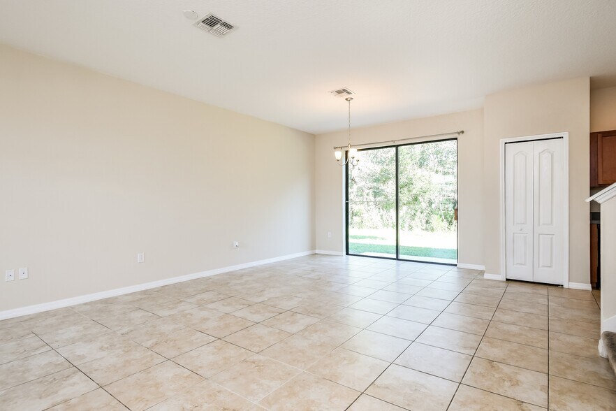 Building Photo - 1466 Pacific Rd