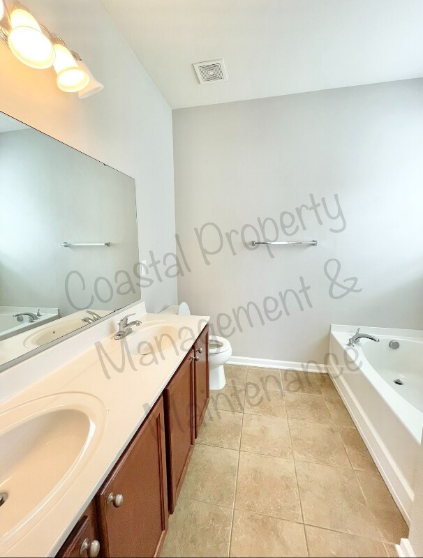 Building Photo - 135 Carolina Oaks Dr