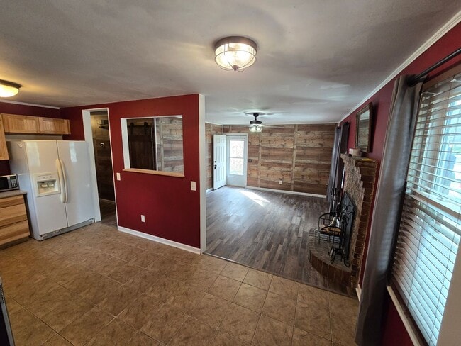 Building Photo - Charming Cottage Living in a Convenient Location
