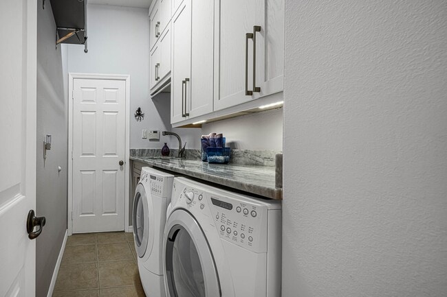 Building Photo - 956 Scherer Way