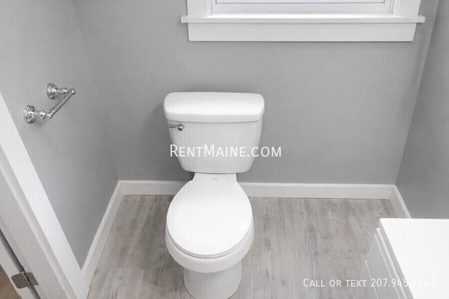 Building Photo - 454 S Main St