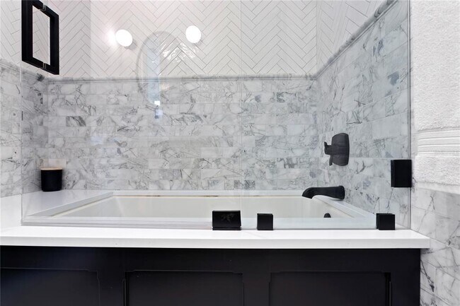 Building Photo - 319 W Frances Ave