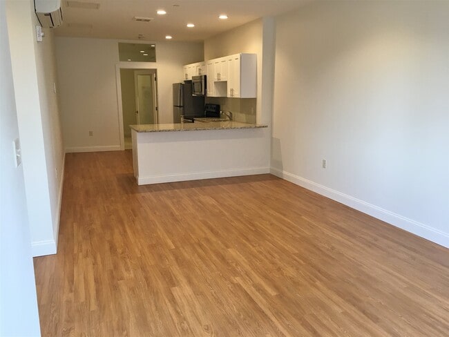 Building Photo - 875 Elm St