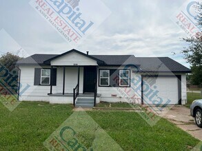 Building Photo - Charming 2 Bedroom