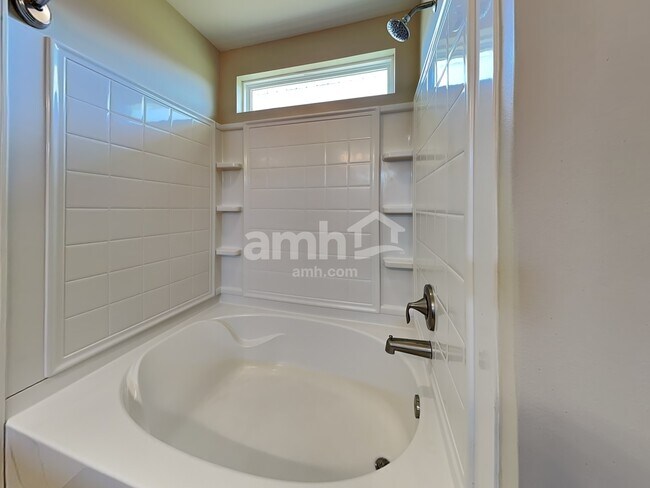 Building Photo - 105 Habersham Ct
