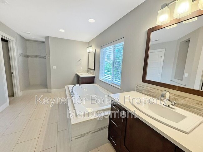 Building Photo - 2784 S Trailwood Way