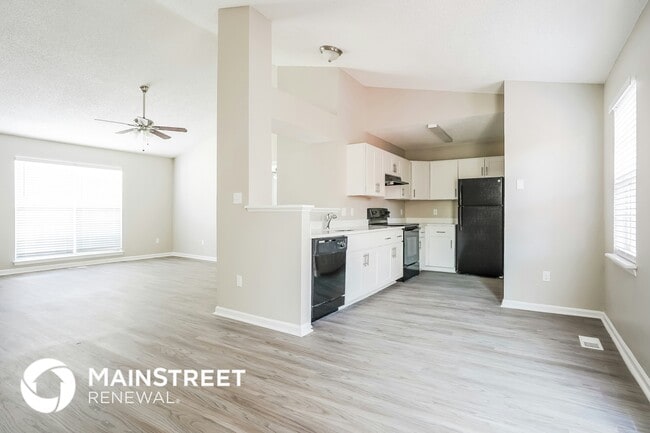 Building Photo - 4105 Summitview Dr