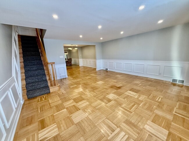 Building Photo - RARELY Offered completely RENOVATED PACKER PARK 3 Bedroom/2.5 Bath HOME w/ Central AC-HARDWOOD Fl...