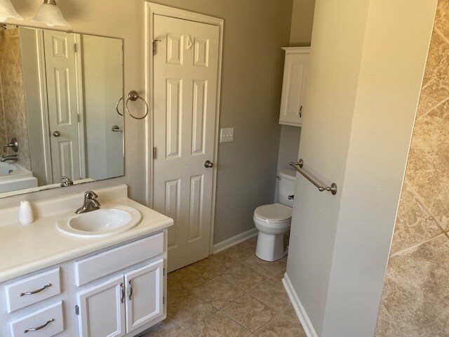 Master Bath - 10744 Belair Dr.