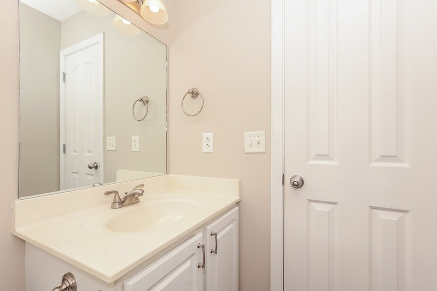 Building Photo - 3011 Wellington Pl