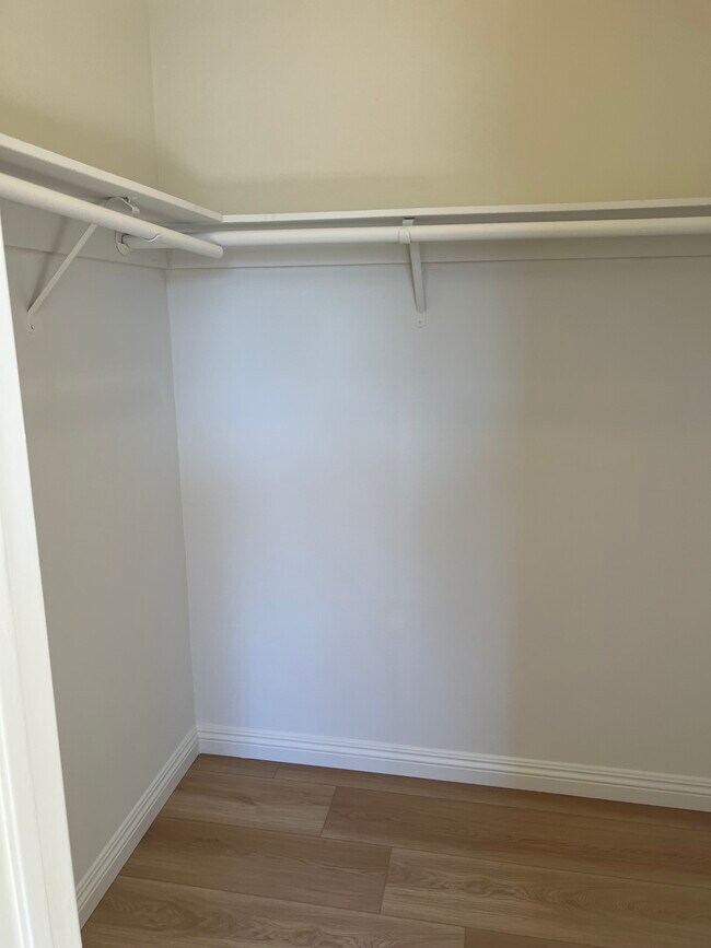 Building Photo - 419 S Verdugo Rd