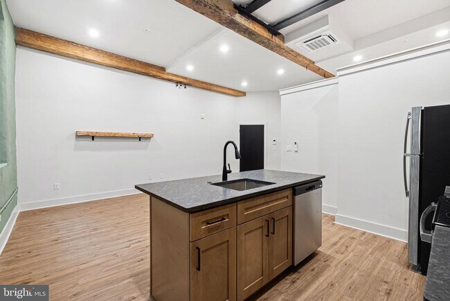 Primary Photo - 201 Leverington Ave