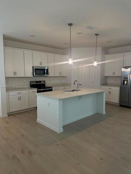 Building Photo - 1828 Shadow Box Bend Unit