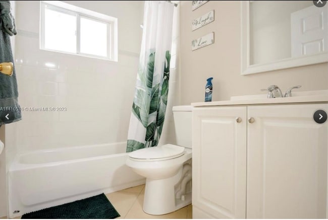 Building Photo - 716 NE 7th St