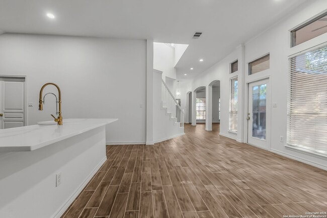 Building Photo - 3Bed/2.5 Bath House Ready for Rent!