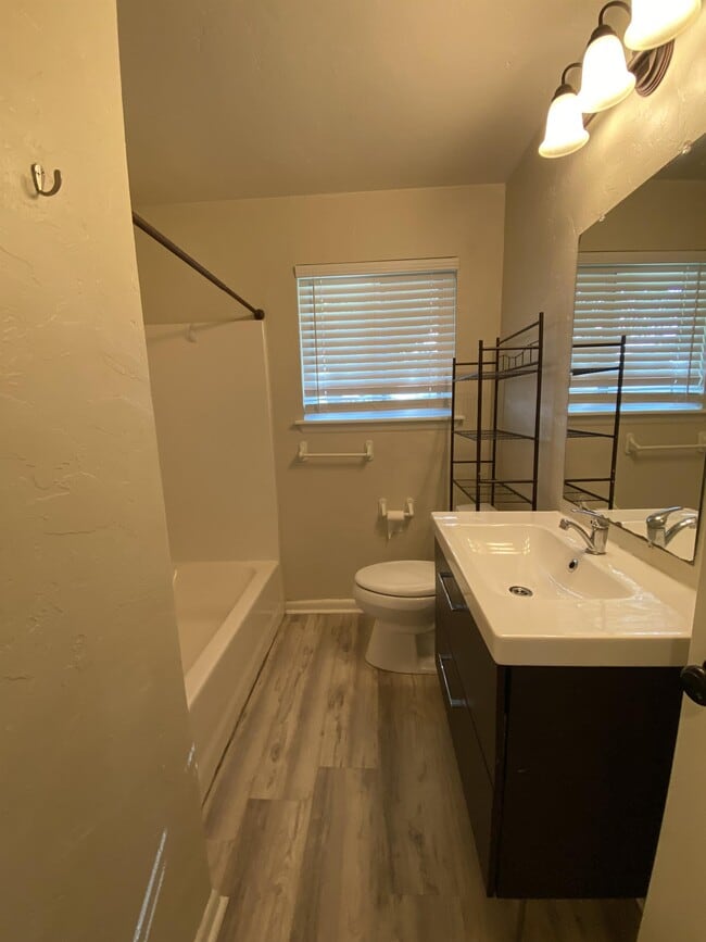 Building Photo - 205 S Bristow Ave