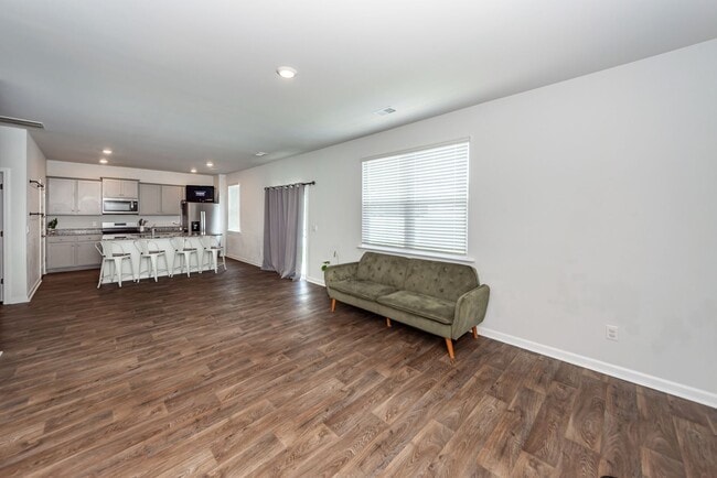 Building Photo - 4 Bedroom, 2.5 Bathroom Home in Carolina Groves - Moncks Corner