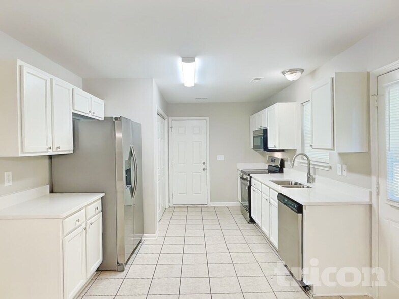 Building Photo - 4805 Canipe Dr