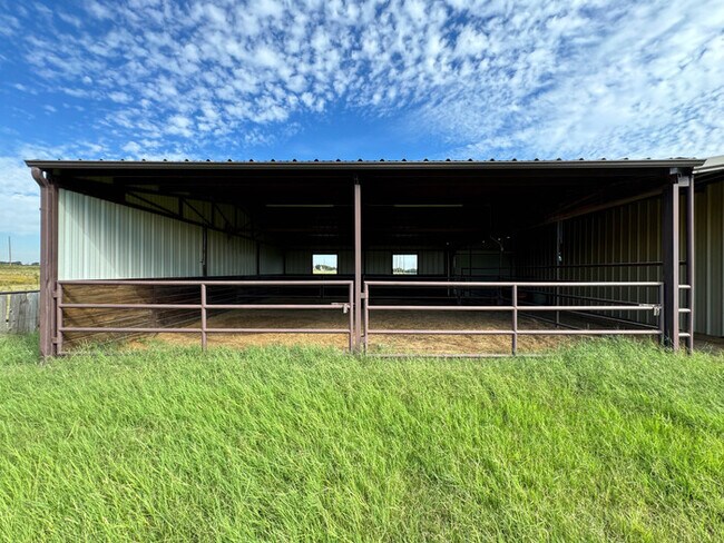 Building Photo - 1559 E Blackjack Rd E