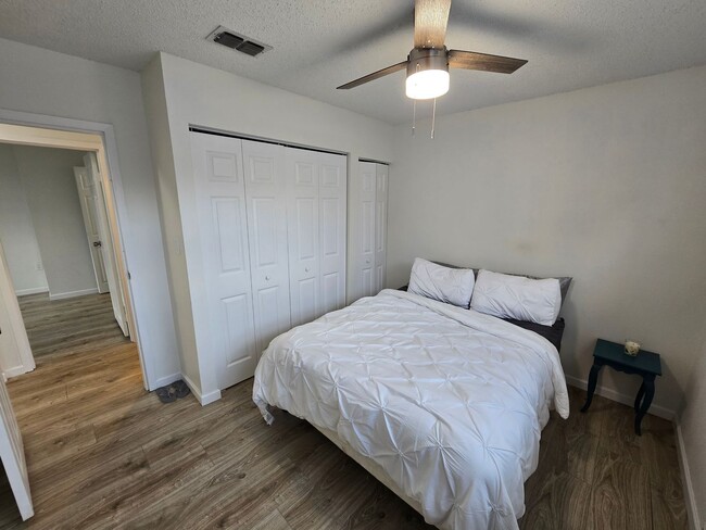 Building Photo - Orlando - 3 Bedroom, 2 Bathroom - $2,295.00