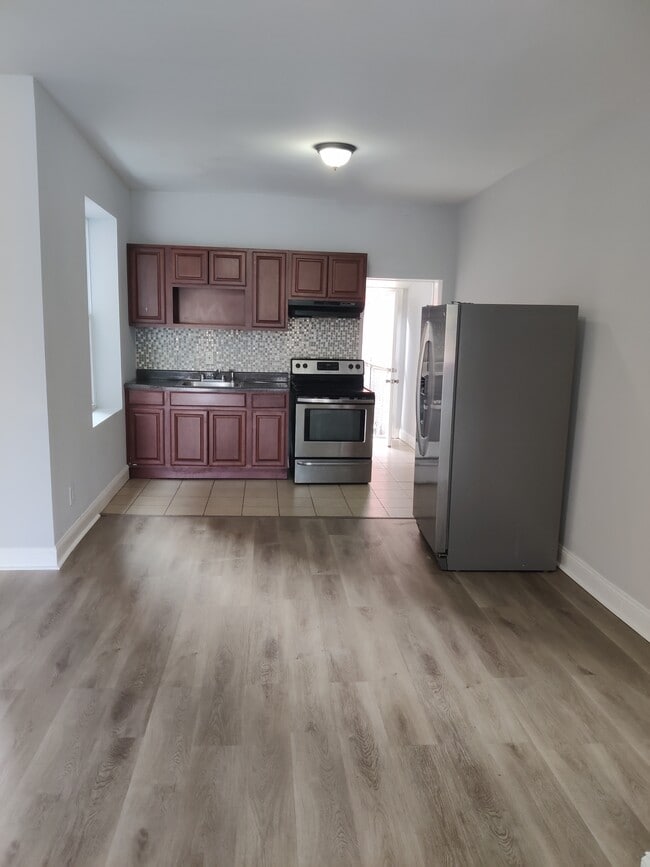 Building Photo - 628 N 55th St