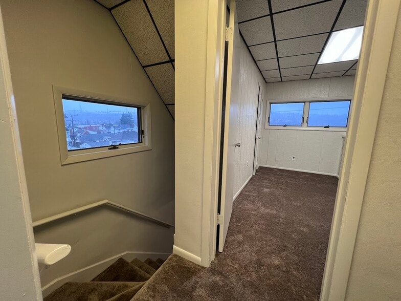 Building Photo - 304 Marie St