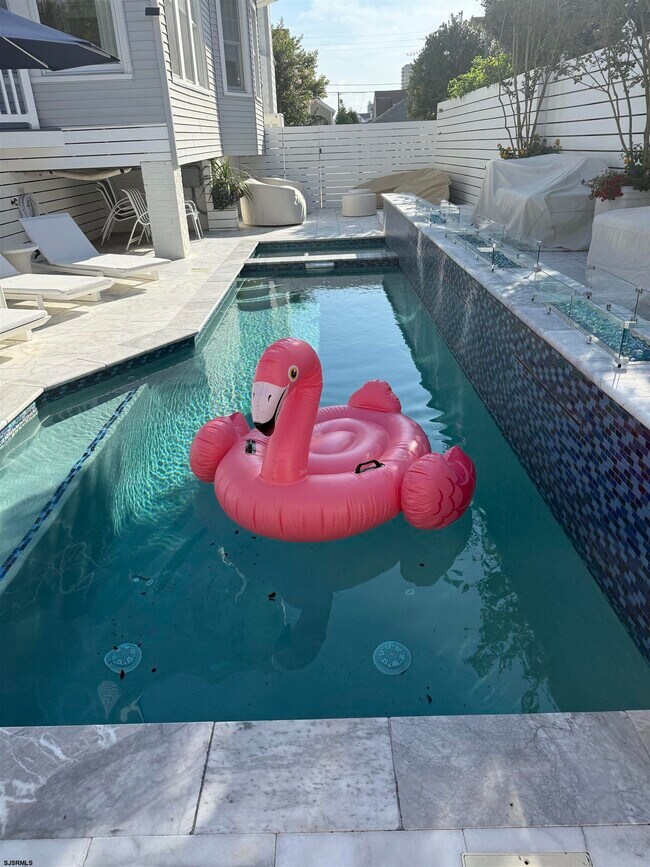 Building Photo - 16 S Somerset Ave