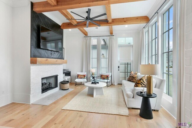 Building Photo - 3305 Pointe-Marie Dr