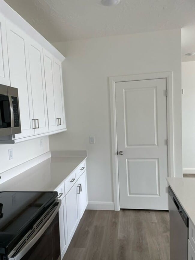 Building Photo - Resort-Style Living | 3 Bedroom Home with Access to Lagoon & Clubhouse