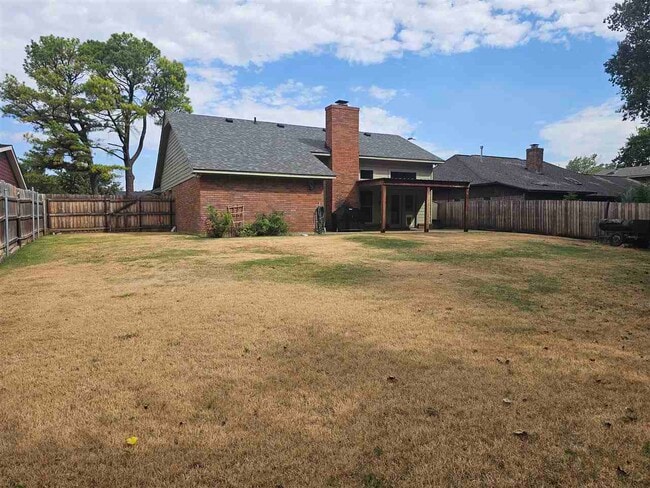Building Photo - 2309 NE Turtle Creek Dr