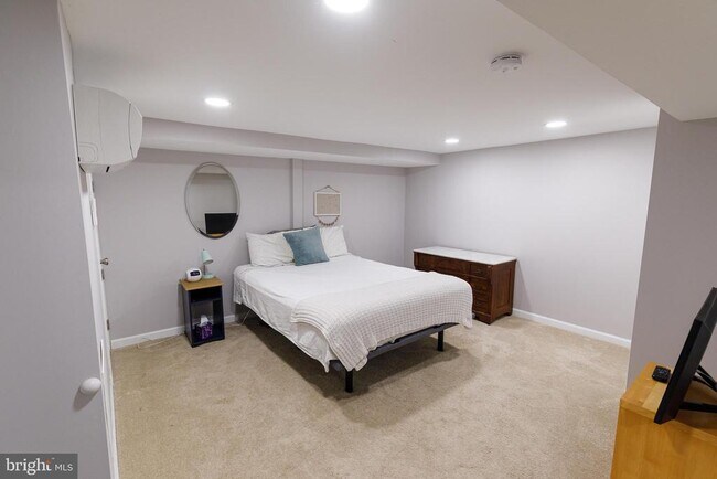 Building Photo - 1113 Clifton St NW