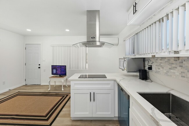 Building Photo - 5590 Shasta Ln