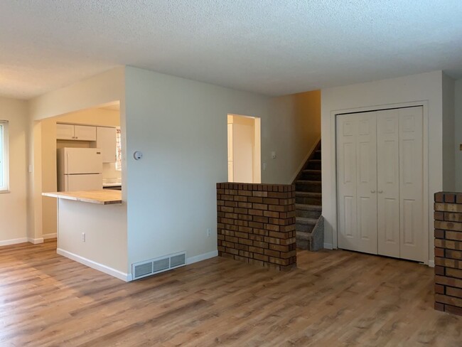 Building Photo - Start Lease by 1/5/25 and Get $500 Off 1st...