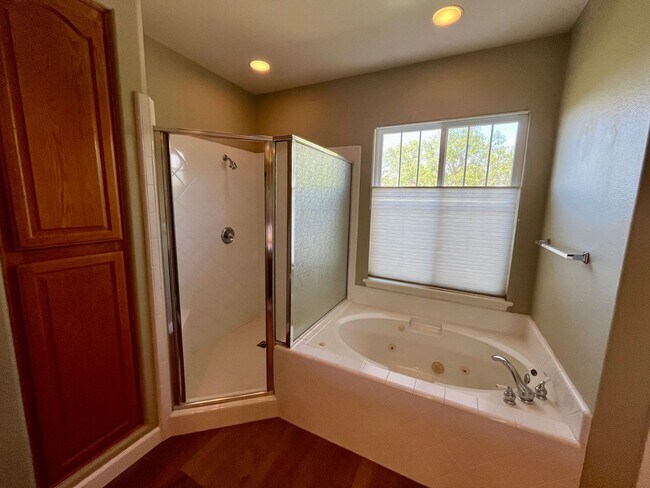 Building Photo - Carlsbad 4 bedroom Stunner on Cul-de-sac w...