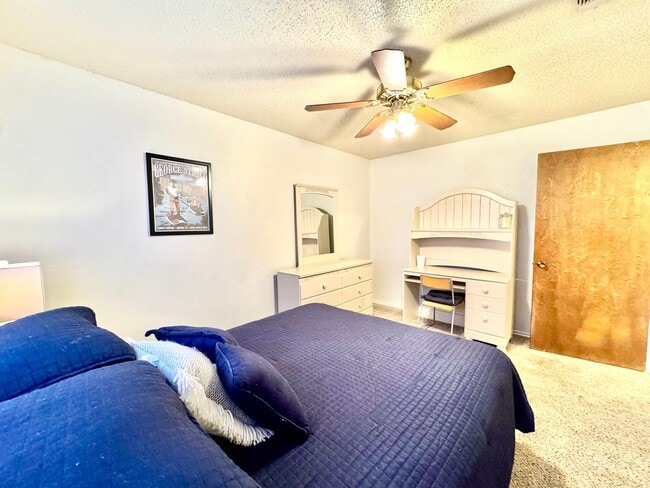 Building Photo - 4409 75th Dr