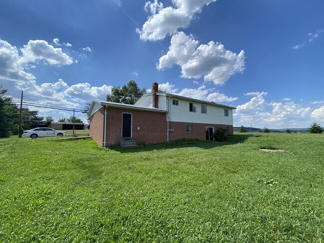 Building Photo - 565 Carlisle Rd