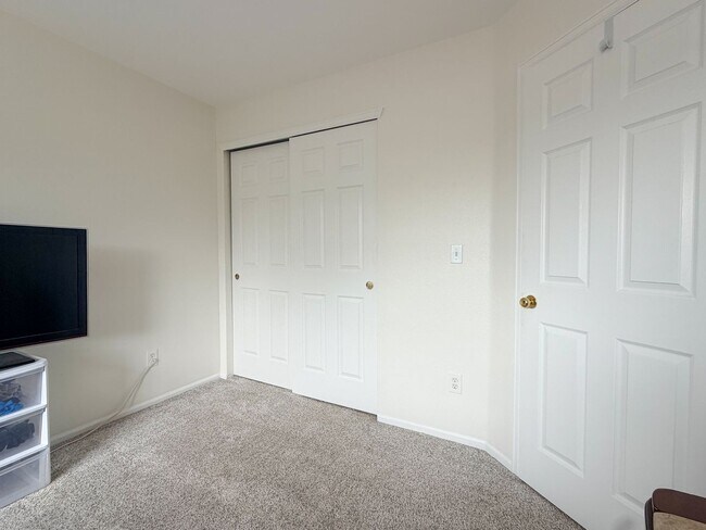Building Photo - Beautiful, Spacious Home in Highlands Ranch