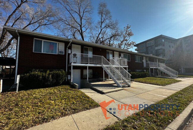 Building Photo - 4951 S Center St