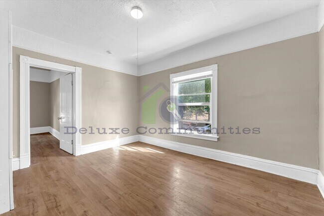 Building Photo - 934 Hovey St SW